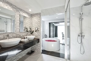 Premium bedding, minibar, in-room safe, desk - Villa de Pranakorn (Bangkok)