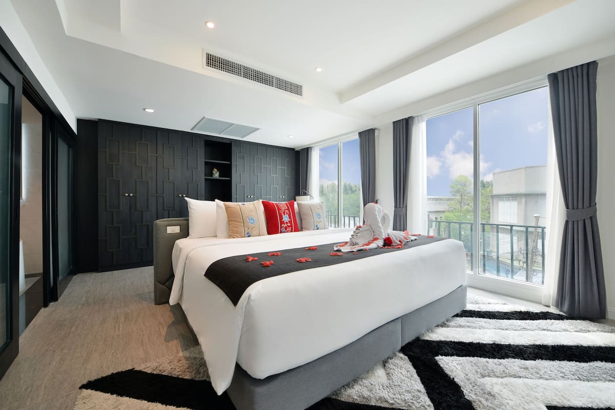 ห้องสวีท | เครื่องนอนระดับพรีเมียม, มินิบาร์, ตู้นิรภัยในห้องพัก, โต๊ะทำงาน