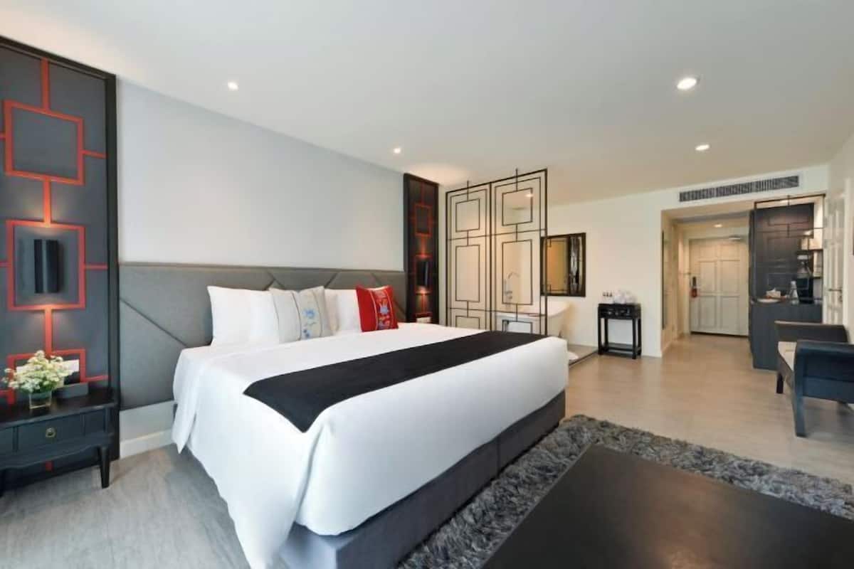 1 bedroom, premium bedding, minibar, in-room safe