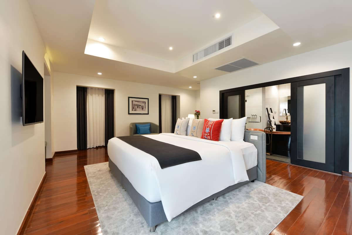 Pranakorn Suite | เครื่องนอนระดับพรีเมียม, มินิบาร์, ตู้นิรภัยในห้องพัก, โต๊ะทำงาน