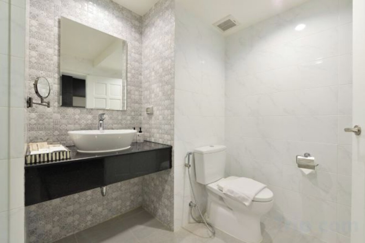 Baño | Artículos de higiene personal de diseño, secador de pelo y zapatillas