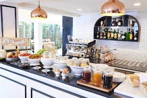 Café da manhã continental todos os dias mediante uma taxa