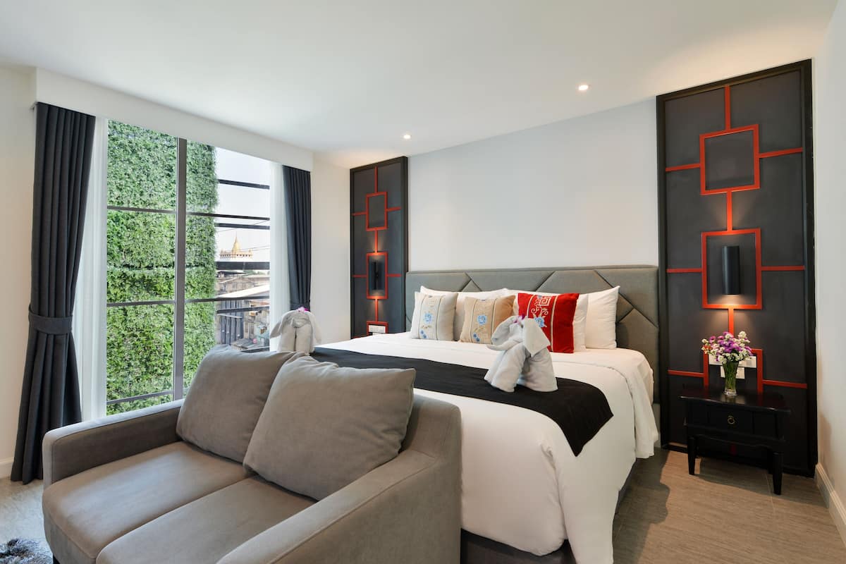 Grand Deluxe Room | เครื่องนอนระดับพรีเมียม, มินิบาร์, ตู้นิรภัยในห้องพัก, โต๊ะทำงาน