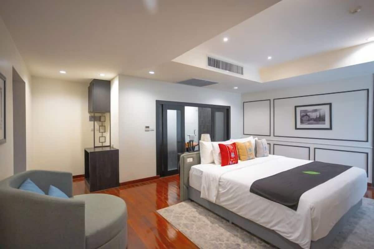 1 bedroom, premium bedding, minibar, in-room safe