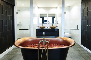 Pranakorn Suite | Bathroom