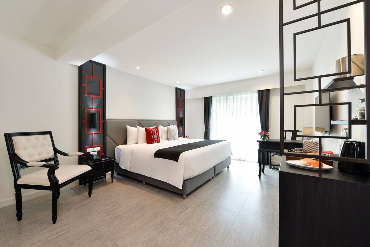 ห้องดีลักซ์ | เครื่องนอนระดับพรีเมียม, มินิบาร์, ตู้นิรภัยในห้องพัก, โต๊ะทำงาน
