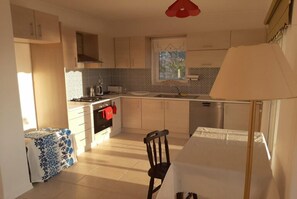 Villa | Eigene Kochnische | Kühlschrank, Mikrowelle, Ofen, Herdplatte