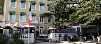 Logis Hotel le Cedre de Soyons