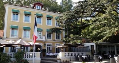 Logis Hotel le Cedre de Soyons