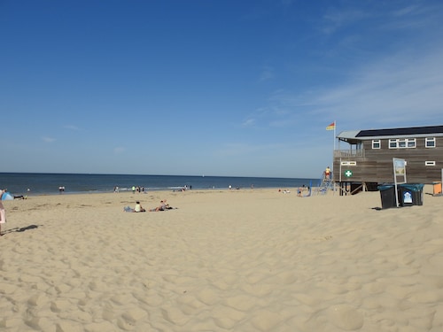 Cozy holiday home in Julianadorp Strandslag