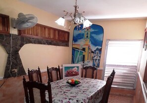 每日供應歐陸早餐 (每人 USD5)