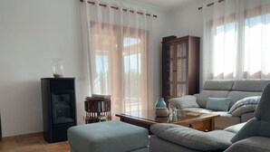 TV, DVD player - Wonderful private villa for 4 people with private pool, A/C, WIFI, TV and terrace (Manacor)