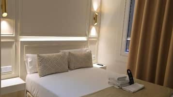 Deluxe tweepersoonskamer | Een kluis op de kamer, geluiddichte muren, gratis wifi, beddengoed