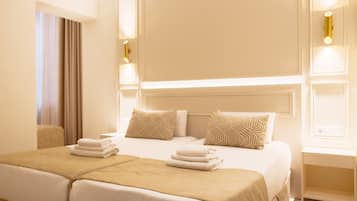 Standard trippelrum - utsikt mot innergården | Värdeförvaringsskåp på rummet, ljudisolering och gratis wi-fi