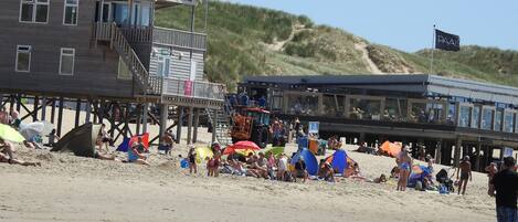 Plage à proximité, chaises longues