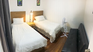 3 bedrooms, iron/ironing board, WiFi, bed sheets - Low price clean linen free stuff G1 (Rosehill)