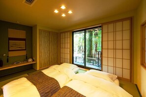 Suite | 1 bedroom, in-room safe, soundproofing, iron/ironing board - Oukai Villa (Izumi)