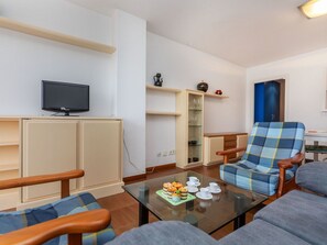 TV - Cosy apartment for 4 guests with WIFI, TV and terrace (L'escala)