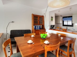 Dining - Nice apartment for 4 guests with WIFI, pool, TV and terrace (Torroella De Montgrí)