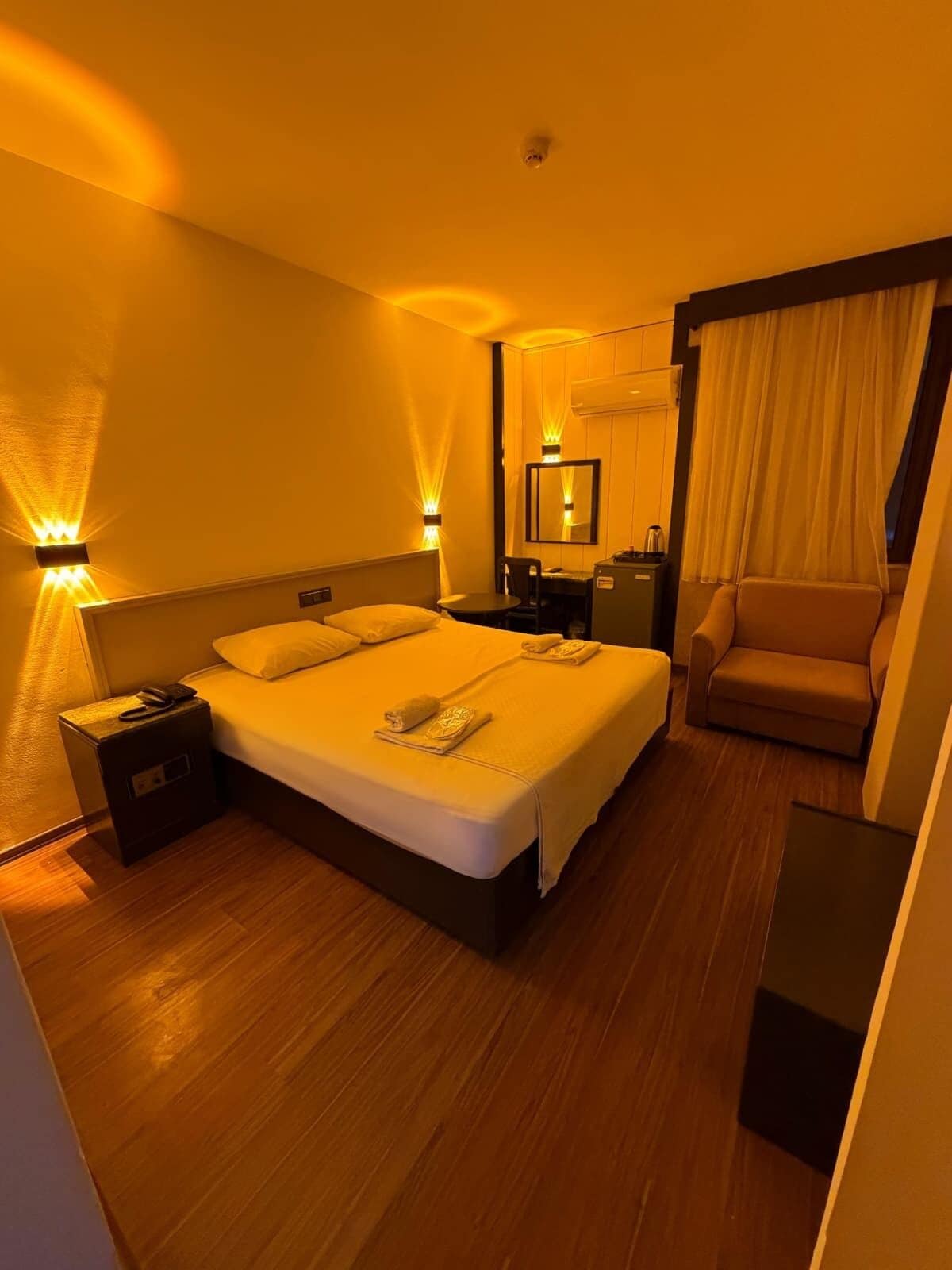 Bureau, espace de travail pour ordinateur portable