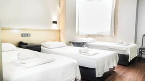 Design Triple Room | Desk, laptop workspace, soundproofing, bed sheets - Güleryüz 2 Hotel (Antalya)