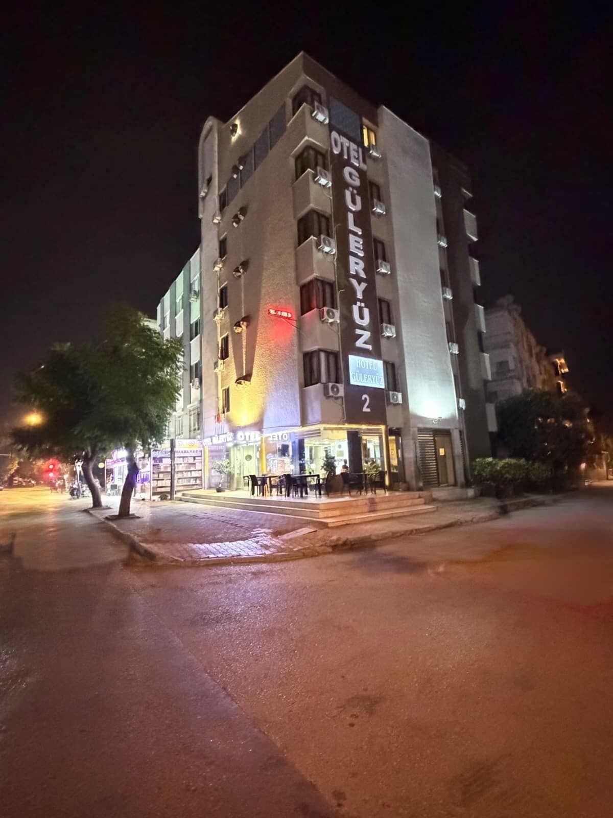 Vista frontal de la propiedad