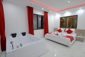 Villa | 2 bedrooms, iron/ironing board, free WiFi, bed sheets