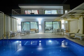 Front of property – evening/night