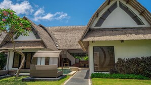 A resort with thatched-roof villas, outdoor seating, and a swimming pool. - 2 BR Villa in Seminyak, 25sqm Private Pool, 5 mnts walk to shopping area for 6 (Seminyak)