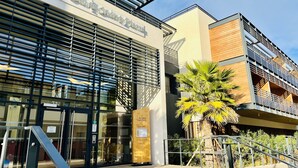 A modern building with a sign reading "Les Patios de Saint-Pierre." - Les Patios de Saint-Pierre (Palavas-les-Flots)