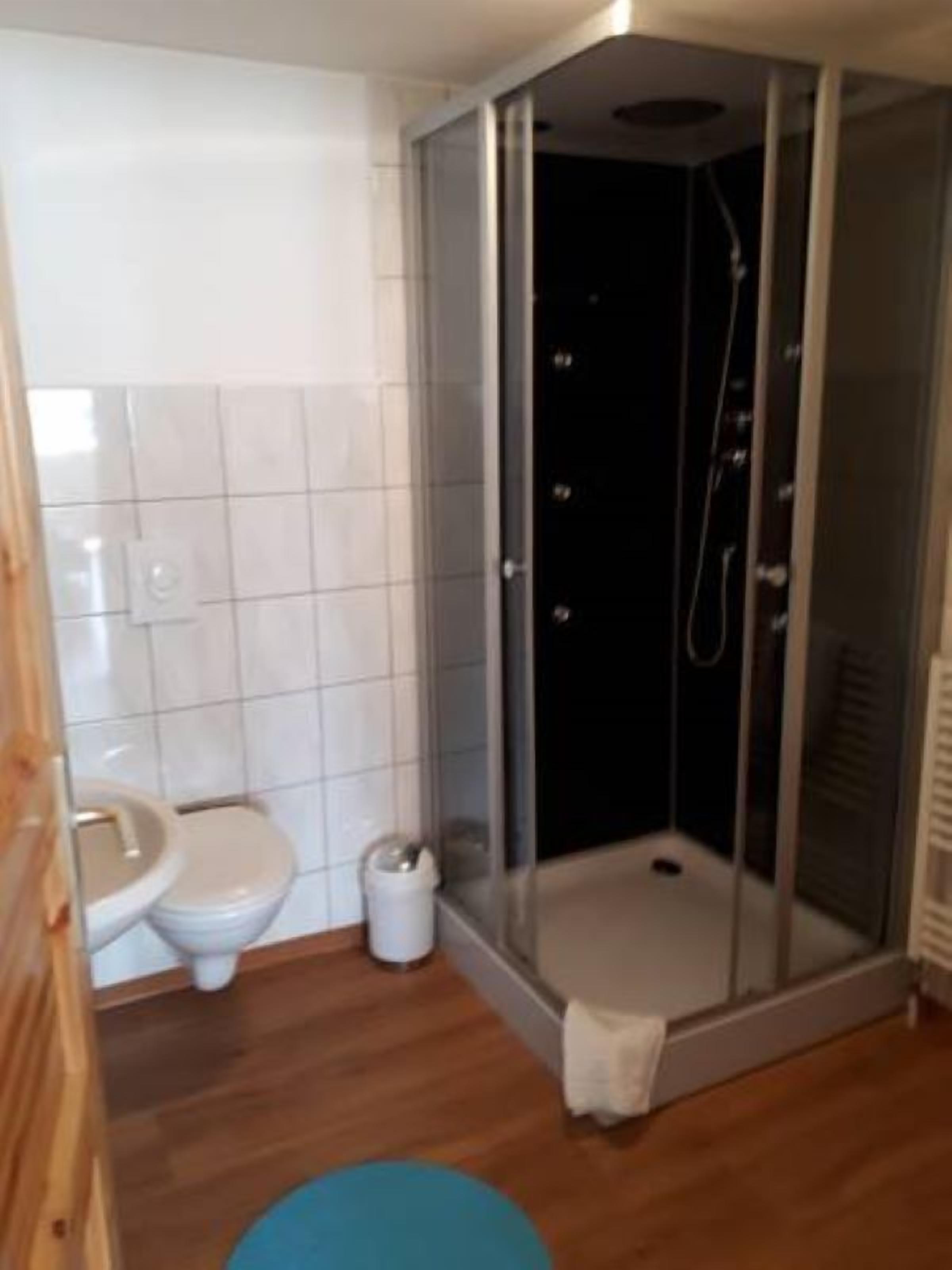 Haartrockner, Handtücher, Seife, Shampoo