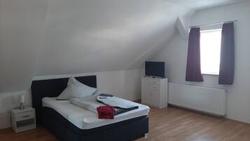 Apartment, 1 Large Single Bed | Free WiFi, bed sheets