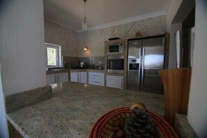 Villa, 3 Schlafzimmer | Eigene Kochnische | Kühlschrank, Ofen, Herdplatte, Geschirrspüler