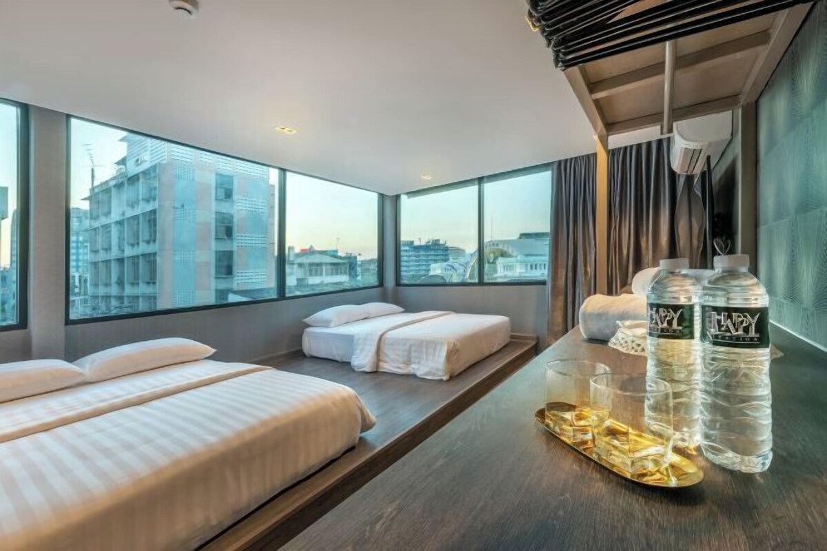 WiFi (free), bed sheets
