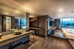 Habitación familiar, baño privado | Wifi gratis y ropa de cama 