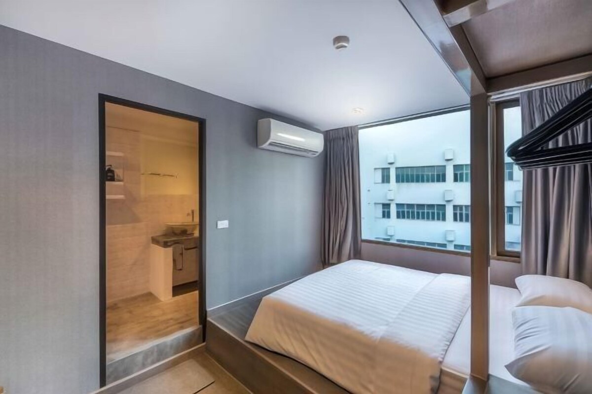 WiFi (free), bed sheets