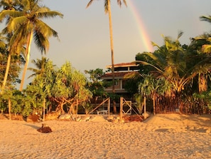 Private beach, white sand - Serein Beach Hotel by DBI (Tangalle)