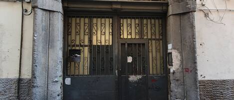 تفاصيل الفندق من الخارج