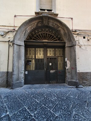 Exterior detail - Serenity Home 68 Tourist Apartment Naples Center (Napoli)