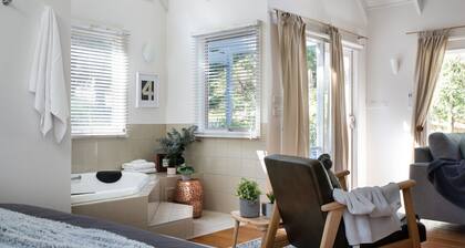 Romantic Apartment for two with spa!