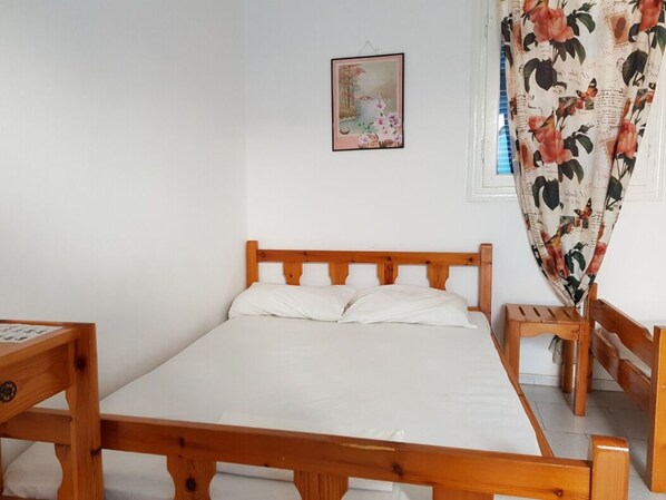 1 bedroom, in-room safe, WiFi, bed sheets