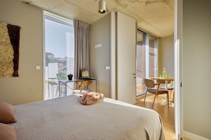 In-room safe, desk, soundproofing, free WiFi