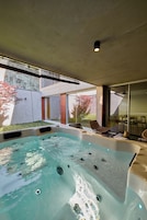 Private spa tub