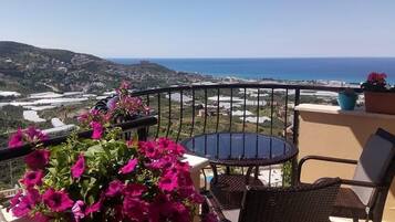 Villa | Balcony