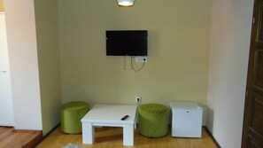 迷你吧、熨斗/熨板、免费 WiFi、床单