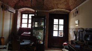 Bao gồm bữa sáng đặc sản địa phương hàng ngày