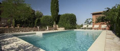 Piscine extérieure (ouverte en saison)