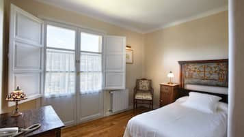 Single Room | Desk, cots/infant beds, rollaway beds, free WiFi