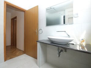 Bathtub