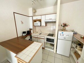 KylskÄp, mikrovÄgsugn, ugn och spishÀll